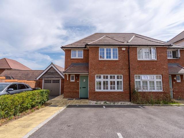 Frost Close, Weldon, Ebbsfleet. 3 bed semi detached house to rent £2,400 pcm £554 pw
