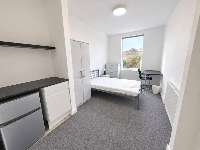Fratton Road, Hampshire PO1 1 bed in a house share to rent £775 pcm £179 pw