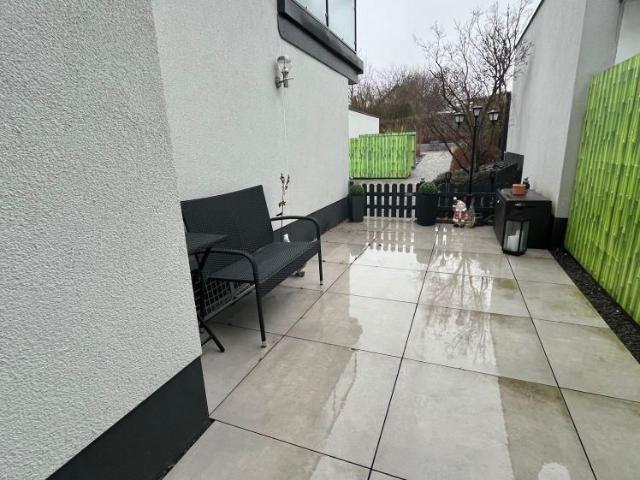 Fraureuth,etwas BESONDERES, 2 Zi Terrasse,Garage,Grillplatz