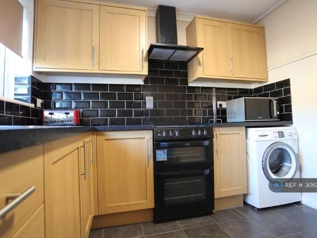 Frayslea, Uxbridge, UB8 1 bed maisonette to rent £1,400 pcm £323 pw