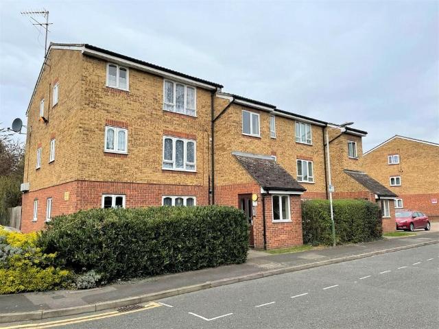 Frazer Close, Romford Studio to rent £1,150 pcm £265 pw