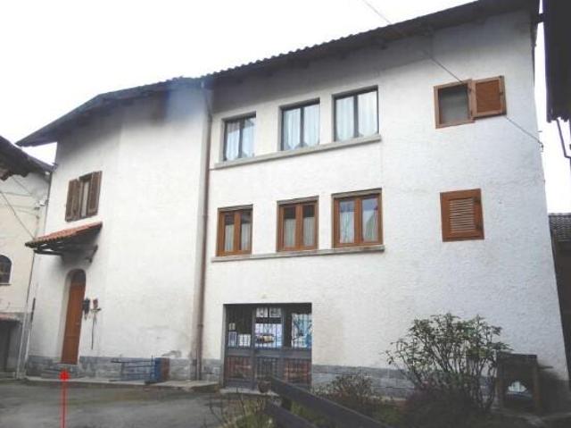 Frazione Uccelli 27 9 vani 262mq