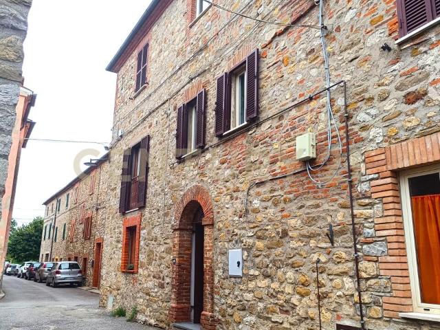 Frazione Cantone 11 5 vani 107mq