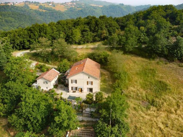 Frazione Cimaferle 213 12 vani 400mq