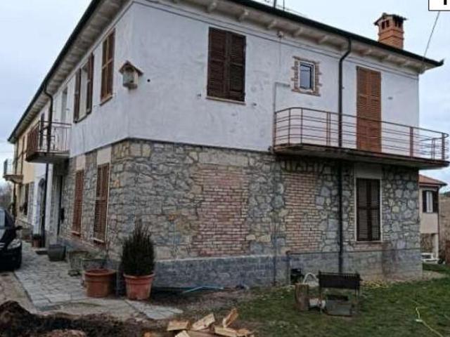 Frazione Garadassi 5 13 vani 264mq