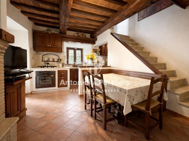 Frazione Izzalini 6 vani 171mq