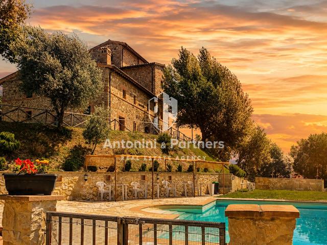 frazione montemolino todi 29 vani 918mq