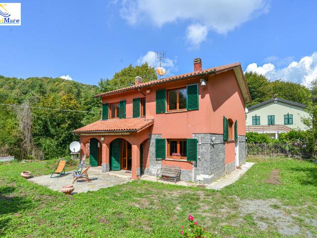 Frazione Santa Giustina 17 7 vani 168mq