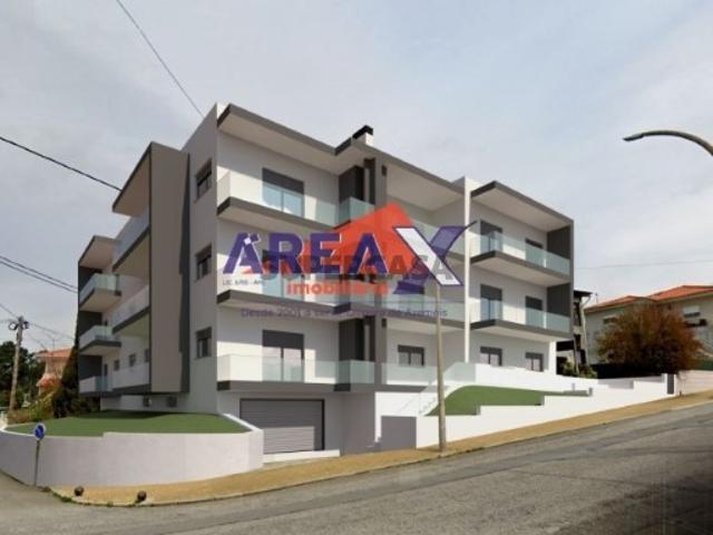 FRAÇÃO B T2 com 198,05m2 de terraço, com garagem fechada