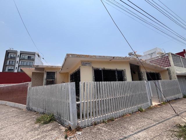 Fracc. Virginia, Casa en RENTA para oficina o comercio de 320m2