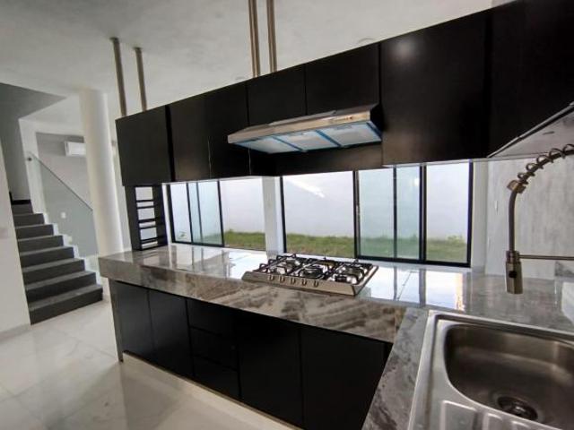 CASA DE 4 RECAMARAS NUEVA EN FRACCIONAMIENTO