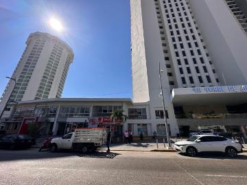 Fracc. Club Deportivo Local en Venta sobre Av. Costera M. Aleman