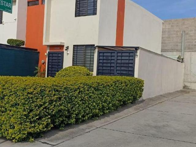 Fracc. Los TREBOLES Casa en Esquina con terreno lateral excedente. 2PL Mcipo. de Zapopan