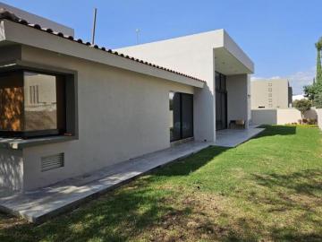 FRACC SAN LORENZO CELAYA SE VENDE HERMOSA RESIDENCIA 1 UNA PLANTA