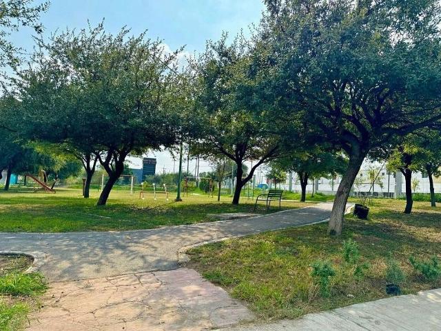 FRACCIONAMIENTO CON ACCESO CONTROLADO Y A UNOS MINUTOS DEL AEROPUERTO