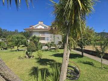 Fragoselo – Coruxo | Chalet independiente con 2 viviendas, 2. 0m² Vigo