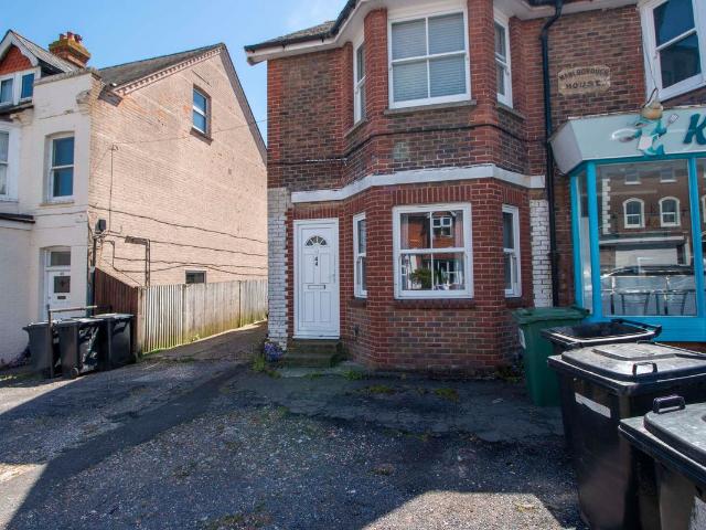 Framfield Road, Uckfield TN22, 1 bed flat to rent, £925 pcm | PrimeLocation