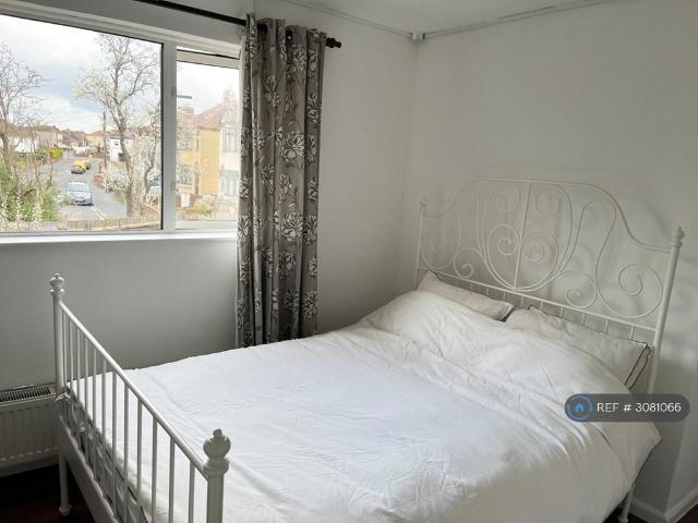 Frampton Crescent, Bristol, BS16 1 bed in a house share to rent £800 pcm £185 pw