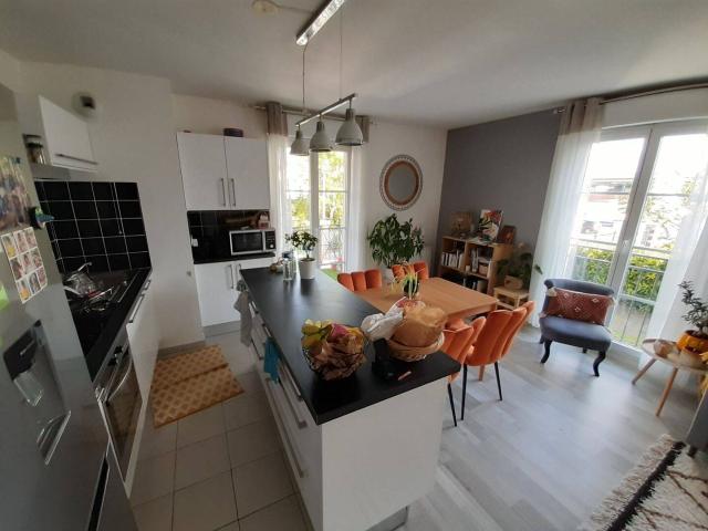 Franconville 2 min Gare – Superbe F4 meublé lumineux de 3 chambres avec balcon & parking