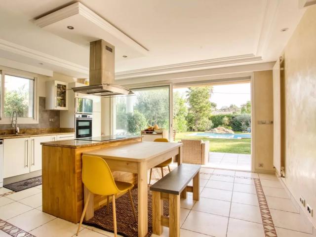 France | Antibes | 5 Chambres | 1 Salle de bains | 250 m² |. 250m² Antibes