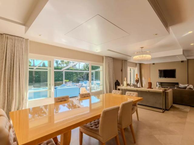 France | Antibes | 5 chambres | 5 salles de bains | 323 m² |. 323m² Antibes