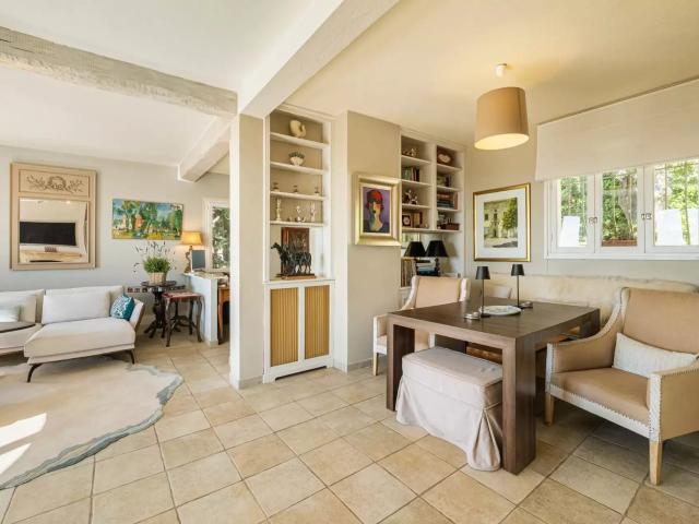 France | Grasse | 3 chambres | 3 salles de bains | 192,4 m². 192m² Grasse