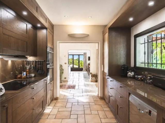 France | Le Rouret | 6 chambres | 4 salles de bains | 316,36. 316m² La Roquette sur Siagne
