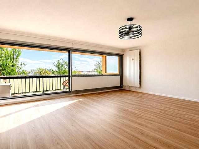 France – Mulhouse 68 | Appartement T3 d’Exception au Dernier Étage avec Terrasse & Vue Verdoyante