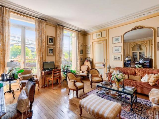 France | Paris 16e | 7 Chambres | 4 Salles de bains | 484 m². 484m² Paris 16ème