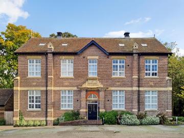 Frances Drive, Bedfordshire LU6 2 bed flat to rent £1,700 pcm £392 pw