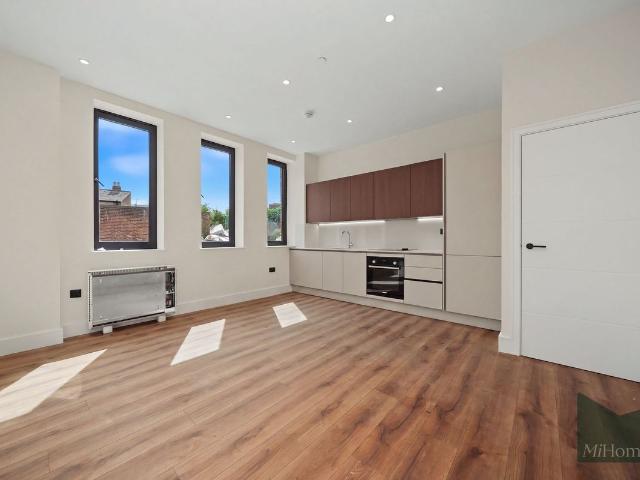 Frances Road, Windsor SL4, 1 bed flat to rent, £1,500 pcm | PrimeLocation