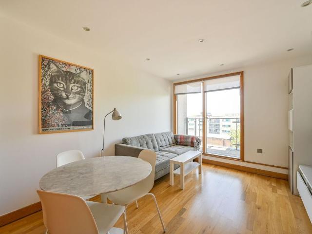 Frances Wharf, Limehouse, London E14, 1 bed flat to rent, £1,842 pcm | PrimeLocation