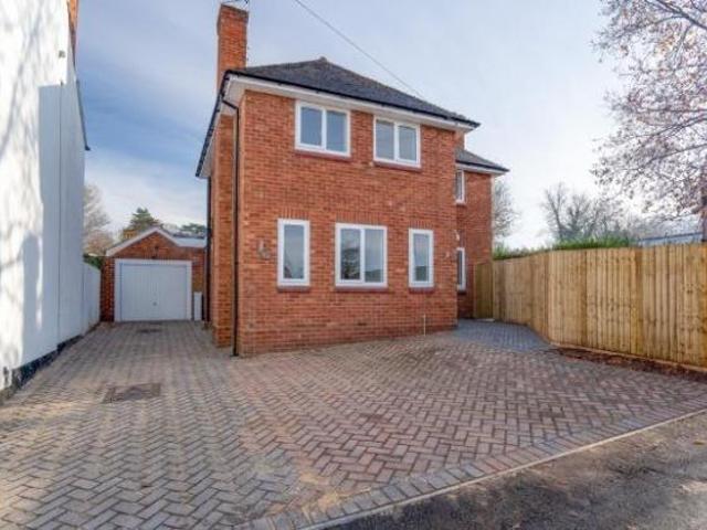 Franchise Street, Kidderminster. 3 bed detached house to rent £1,650 pcm £381 pw
