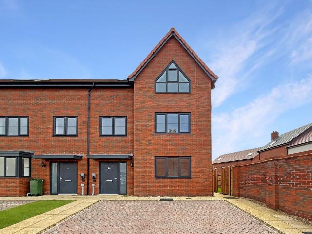Francis Avenue, Aylesbury, Buckinghamshire HP21, 4 bed end terrace house to rent, £2,500 pcm | PrimeLocation