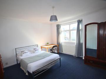 Francis Avenue, Southsea PO4 5 bed terraced house to rent £2,589 pcm £597 pw