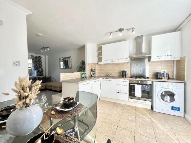 Francis Close, London 2 bed terraced house to rent £2,400 pcm £554 pw