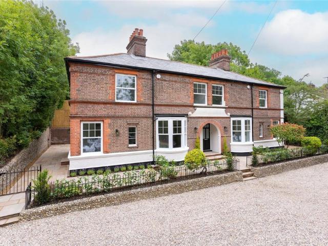 Francis Cottages, White Hill. 2 bed end of terrace house to rent £1,950 pcm £450 pw