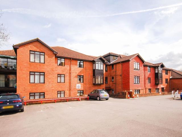 Francis Court, Guildford GU2, 1 bed flat to rent, £1,300 pcm | PrimeLocation