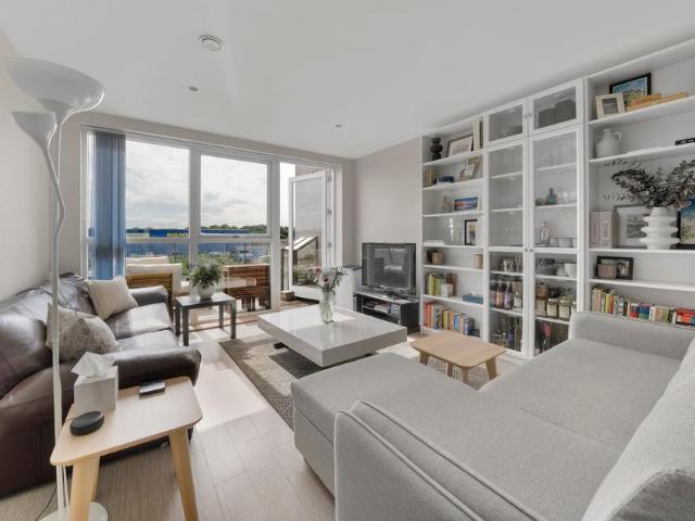Francis Court, Weld Place, Bounds. 2 bed apartment to rent £2,100 pcm £485 pw