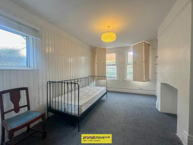 Francis Street Luton LU1 1HP Studio to rent £750 pcm £173 pw