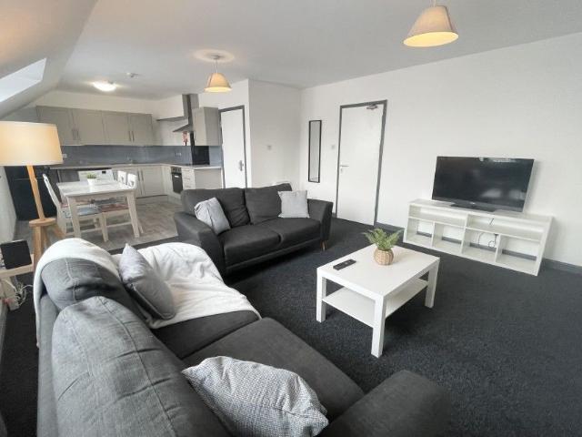 Francis Street, Swansea SA1, 6 bed flat to rent, £2,490 pcm | PrimeLocation