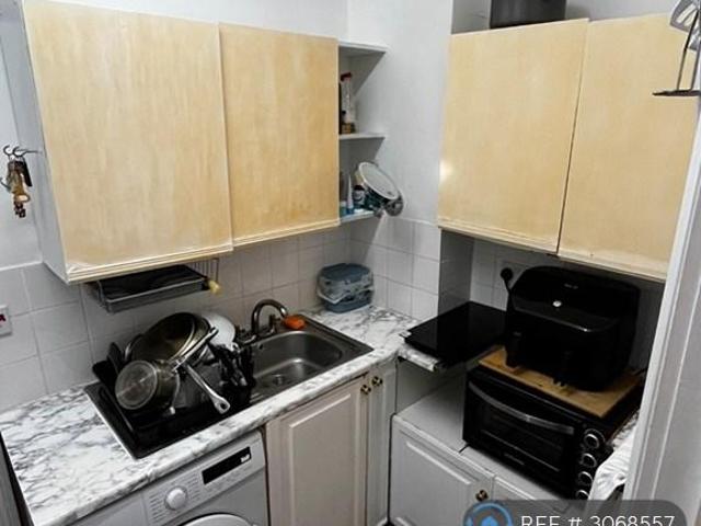 Franciscan Road, London, SW17 1 bed in a house share to rent £1,400 pcm £323 pw
