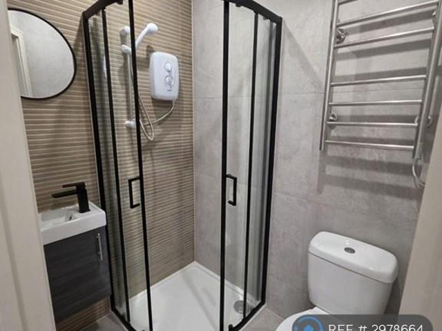 Franciscan Road, London, SW17 Studio to rent £1,420 pcm £328 pw