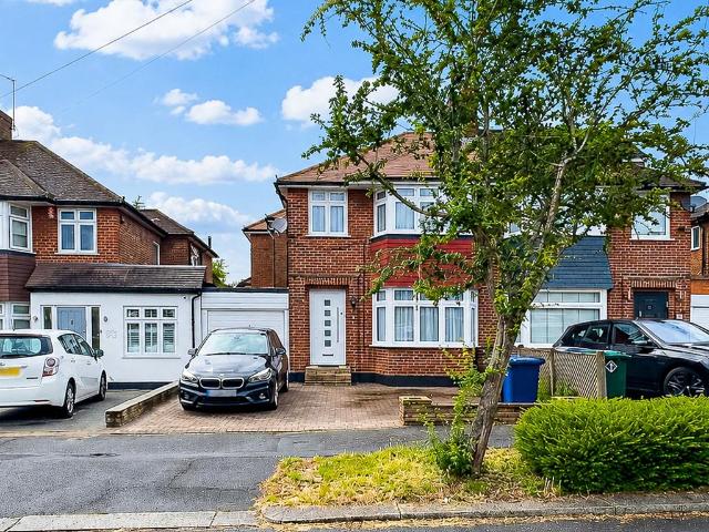 Francklyn Gardens, Edgware, HA8 4 bed semi detached house to rent £3,500 pcm £808 pw