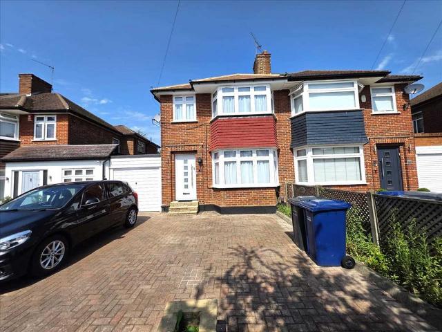 Francklyn Gardens, Edgware 4 bed semi detached house to rent £3,500 pcm £808 pw
