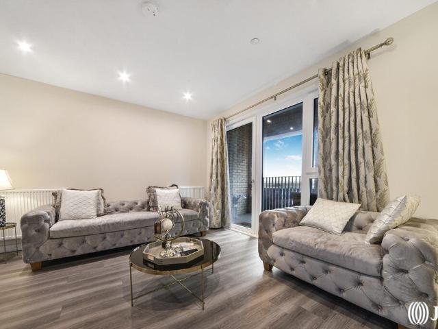 Frank Searle Passage, London E17, 2 bed flat to rent, £2,380 pcm | PrimeLocation