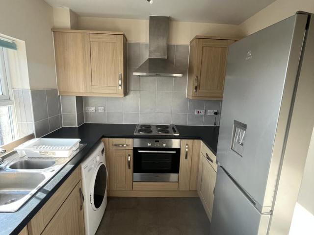 Frankel Avenue, Swindon SN25 2 bed apartment to rent £1,000 pcm £231 pw