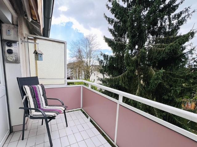 Frankfurt Nied: Gut geschnittene 3 Zimmer Wohnung mit Balkon!