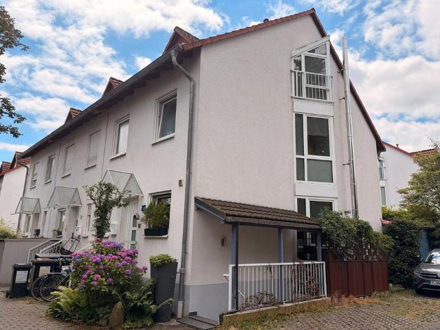 Frankfurt Nieder Erlenbach Reihenendhaus mit Einliegerwohnung