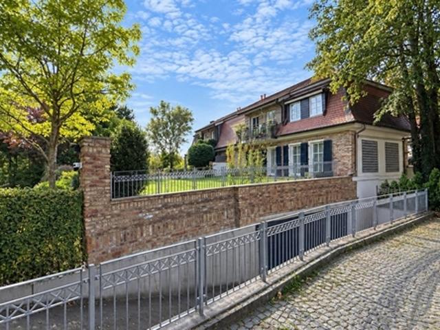 Frankfurt Niederursel: Außergewöhnlich! Modernes Wohnen in historischem Ambiente
